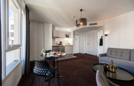 Aparthotel{Stadt} - {Name}