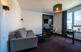 Aparthotel{Stadt} - {Name}