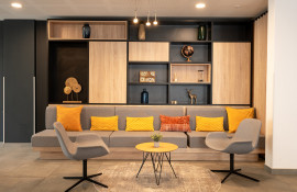 Aparthotel{Stadt} - {Name}