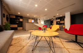 Aparthotel{Stadt} - {Name}