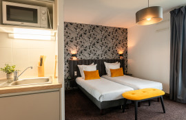 Aparthotel{Stadt} - {Name}