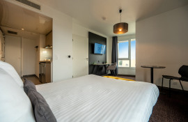 Aparthotel{Stadt} - {Name}
