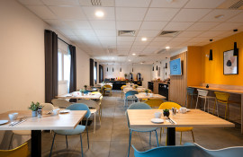Aparthotel{Stadt} - {Name}