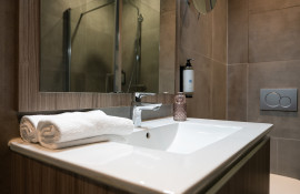 Aparthotel{Stadt} - {Name}