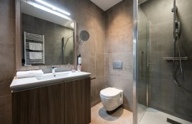 Aparthotel{Stadt} - {Name}
