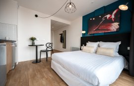 Aparthotel{Stadt} - {Name}