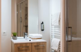 Aparthotel{Stadt} - {Name}