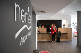 Aparthotel{Stadt} - {Name}