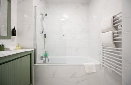 Aparthotel{Stadt} - {Name}