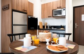 Aparthotel{Stadt} - {Name}