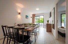 Aparthotel{Stadt} - {Name}