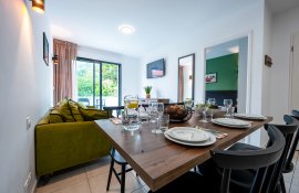 Aparthotel{Stadt} - {Name}