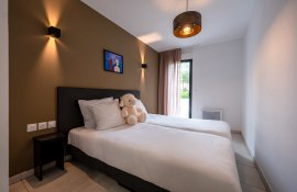 Aparthotel{Stadt} - {Name}