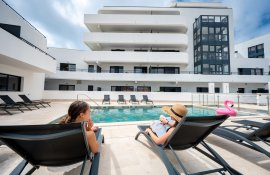 Aparthotel{Stadt} - {Name}