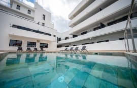 Aparthotel{Stadt} - {Name}