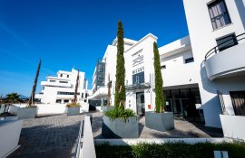 Aparthotel{Stadt} - {Name}