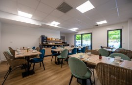 Aparthotel{Stadt} - {Name}
